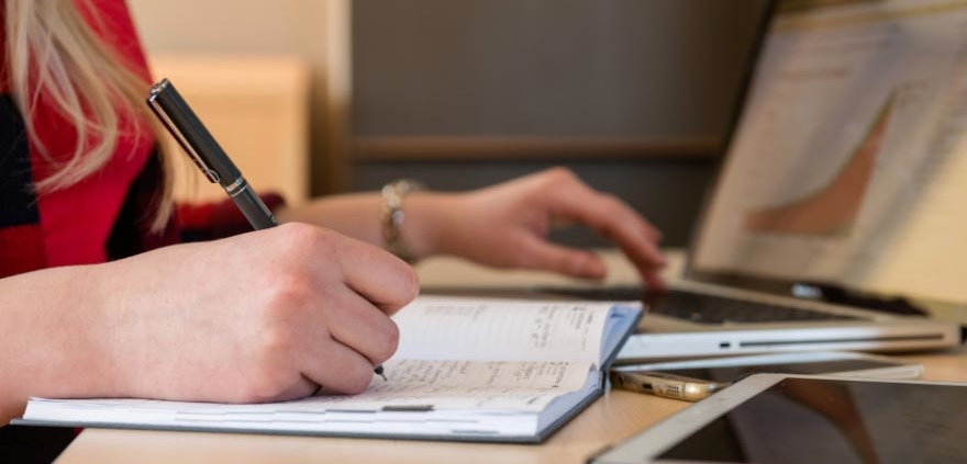 building a growth marketing strategy for a business on a computer